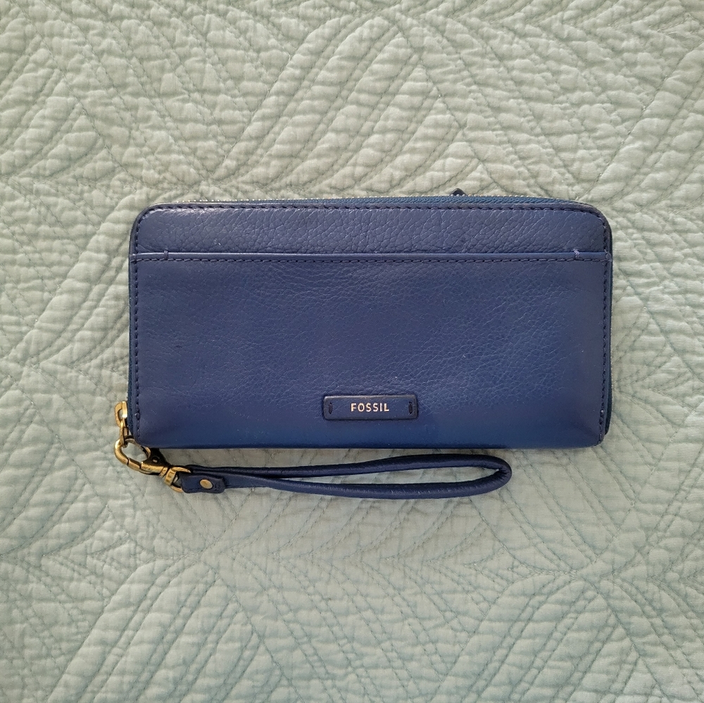 Fossil leather clutch/wristlet